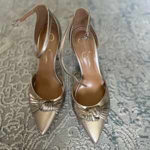 Jessica Simpson, 10m, gold stiletto high heels
